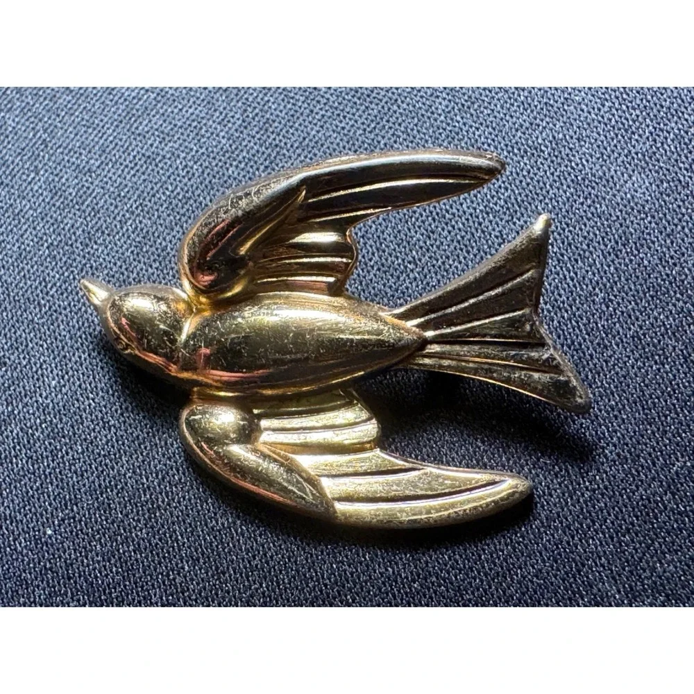 Vintage Coro Gold Tone Swallow Bird Brooch Pin Mid Century Figural Jewelry